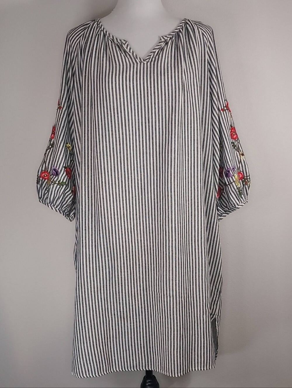 Suzanne Betro Black White Striped Floral Embroidered Sleeves Tunic Dress Size 2X